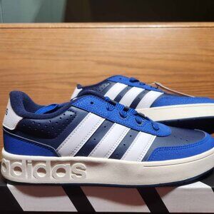 Adidas sneakers youth size 6 / womens 7.5 New in box